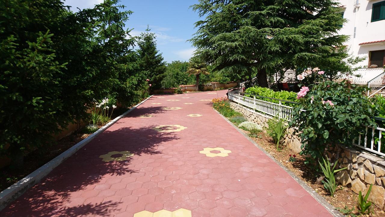 Countryside Family Retreat Apartment Sibenik Luaran gambar